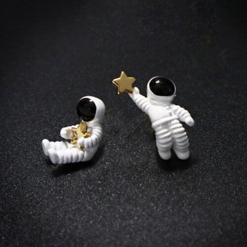 1 Pair Fashion New Women Star Astronaut Asymmetric Stud Earrings Jewelry