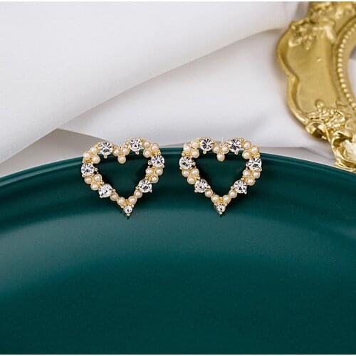 Korean Sweet Heart Shape Hollow Out Simulated Pearl Earrings for Women Eleagnt Gold Color Metal Shiny Rhinestone Drop Earrings