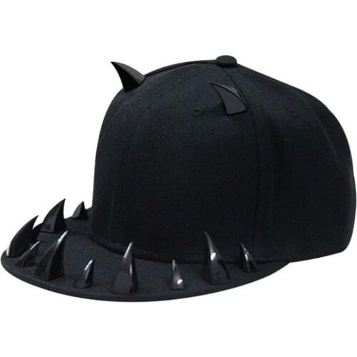Unisex Punk Gothic Ox Horn Rivets Baseball Cap Hip Hop Street Flat-Brimmed Studs Adjsutable Snapback Hat Festival Party
