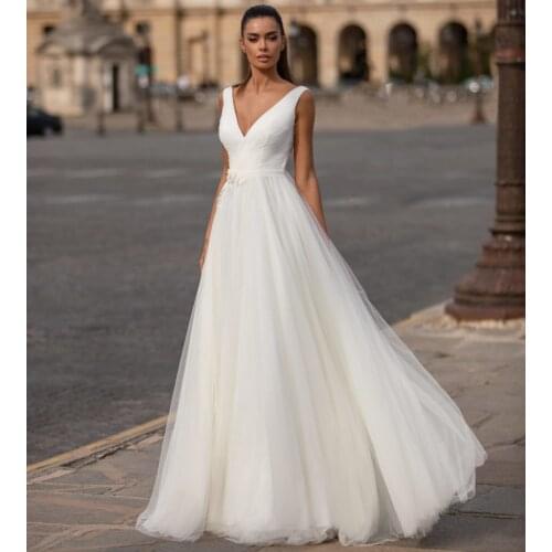 New Simple Long Wedding Dress 2021 V-Neck Sleeveless A-Line Court Train Tulle Bridal Gowns Vestido De Noiva Longo Robe De Mariee