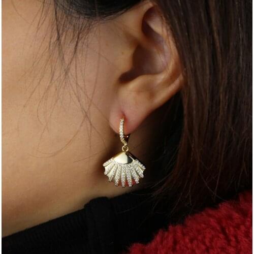 Gold filled white clear cz paved sea shell charm earring 2020 summer beach new design trendy fashion high quality hoops earring