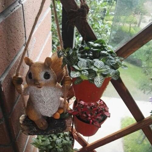 Outdoor Garden Animal Ornaments Simulation Squirrel Hanging Garden Sculpture Wall Decoration