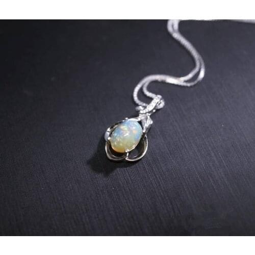 Elegance Beautiful Oval White Imitation Fire Opal Pendant Necklace For Women Accessories Jwelry Wedding Party Gift