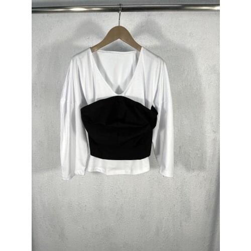 Fashion ladies 2021 new long sleeve sexy casual V-neck black and white stitching tube top waist T-shirt 1228