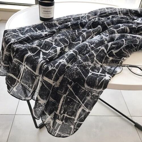 New 2019 Women Spain High Quality Plaid Viscose Shawl Scarf Warm Shawls Spring Summer Print Muslim Hijab Pashmina Wraps 180*70Cm