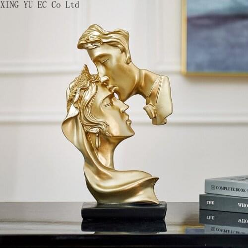 Creative Character Resin Ornaments Golden Kissing Statue Ornaments Home Living Room Decoration Accessories Wedding Gifts