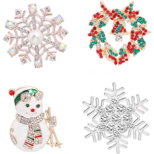 Fashion Snowman Christmas Tree Snowflake Brooch Love Animal Christmas Theme Brooch Pin Crystal Brooch Jewelry