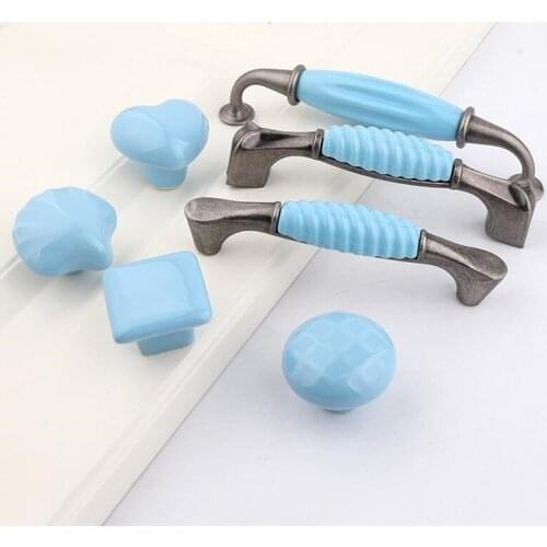 2021 New Simple Design Blue Cartoon Childrens Room Cute Heart-shaped Ceramic Handle Shell Kitchen Cabinet Clothes Small Knob