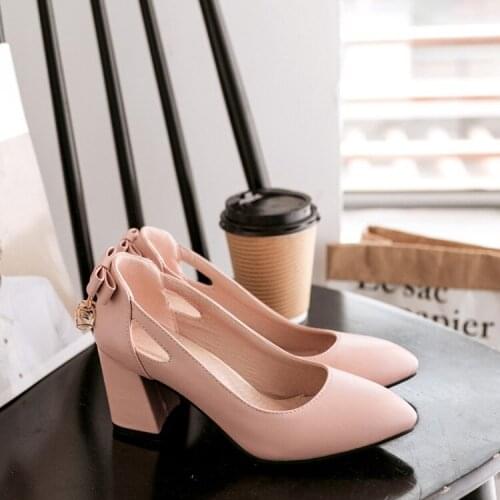 2018 high and thick with the new spring and summer joker pointed bow 31-43 light mouth single shoes 1823