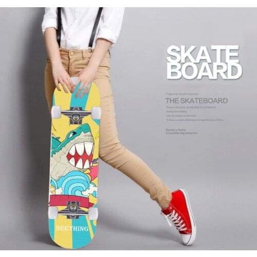 The skateboard is smooth, professional and controllable, and the base is stable. 31 x 8 standard skateboard, neutral skateboard