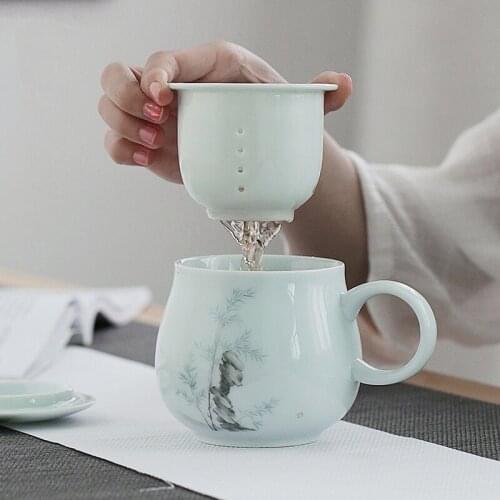 Jingdezhen Ceramic Kung Fu Tea Cup with Lid Filter Office Cup Black Tea Drinkware Accessories Business Gift Scented Teaware