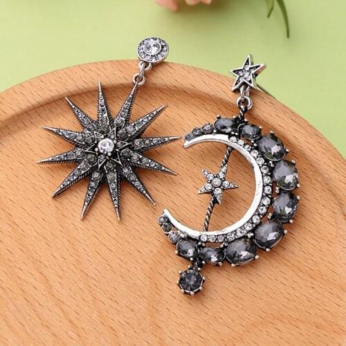 New Personality Exaggerated Temperament White Star Moon Long Earrings Women European and American Style Punk Fashion Earrings