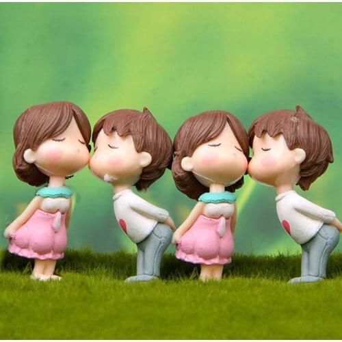 2Pcs Cute Lovers Couple Figurines Miniature Craft Sweety Ornament Fairy Garden Decor Home Wedding Decoration Kids Toys