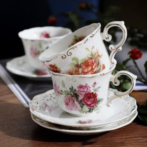 Retro French Ceramic Coffee Cup Hollow Saucer Set British Rose Painted Porcelain Afternoon Tea Cups Saucers Coffee Table Decor