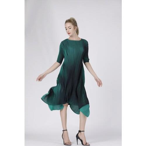 HOT SELLING Miyake fold round collar Gradient dress with short sleeve asymmetrical dress IN STOCK