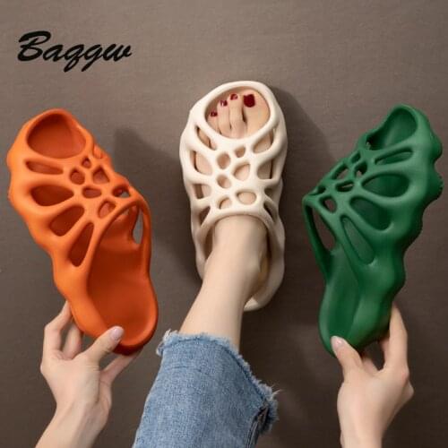 Women Slippers Hollow Out Platform Slipper Fashion Light Beach Slides Soft EVA Indoor Batrhoom Slipper Ladies Home Floor Shoes