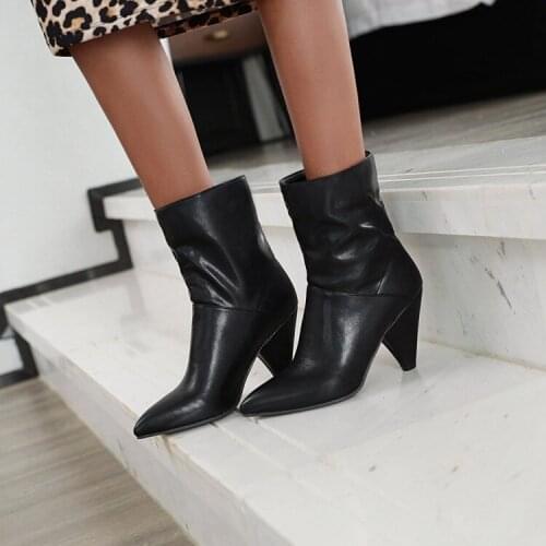 Autumn and winter 2019 new tapered heel middle heel shoes womens middle tube boots fashion womens shoes foreign trade large wo