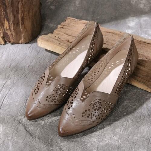 Leather casual womens shoesLeather hollow womens shoesComfortable sandalsLeather Moms Shoes