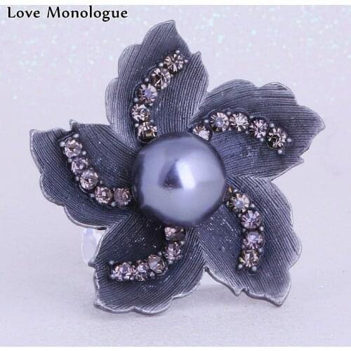Love Monologue Top Qualit Flower Brooches Black & White Imitation Pearl & Crystal Brooch Pins For Career Women T027 Box Packing