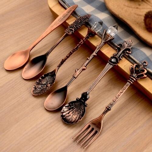 6Pcs/Set Vintage Spoons Fork Mini Royal Style Metal Gold Carved Coffee Snacks Fruit Dessert Fork Kitchen Tool Coffee Tea Spoon