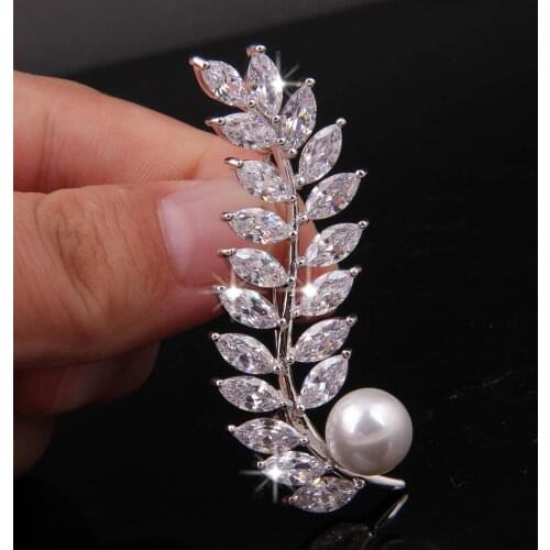 Korean Design Brooches for Women Luxury Flower-Shaped Leaf Pearl Star High Quality Badges Womens Brooches Pins Badges 2020