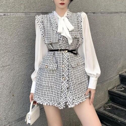 To film in black and white, small sweet wind tweed vest to send loose with fold belt joker coat two-piece