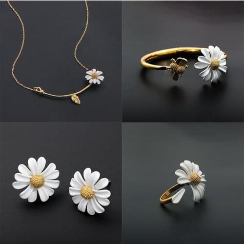 Daisy Earring Necklace Female Clavicle Chain Tide Simple Temperament Wild Bracelets For Women Earring Charm Jewelry Best Gift