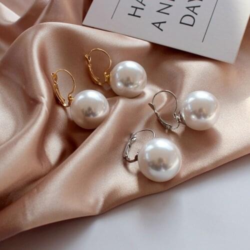 Minimalist Gold Silver Color Geometric Round Circle Pearl Ball Hoops Earrings Women Elegant Big Pearl Wedding Huggie Earrings