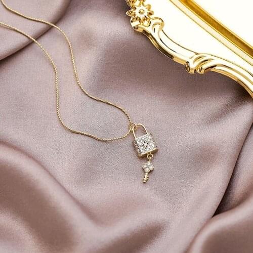 VSnow Korean Fashion Glitter Flower Key Lock Rhinestone Pendant Necklace for Women Exquisite Gold Color Party Necklace Jewelry