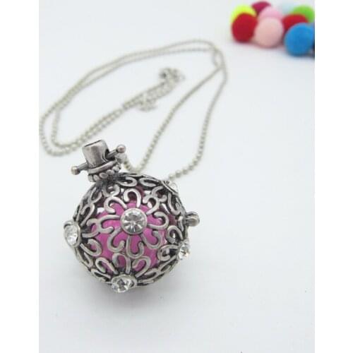Pretty Hollowed Daisy with Rhinestione Openable Locket DIY Jingle Sound Diffuser Glowing Dark Fashion Women`s Necklace Jewelry