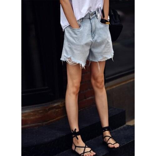 MICOCO N3073C Washed washed ripped wide-leg denim shorts with artistic contrast color design