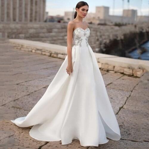 ChuYu Elegant Strapless Satin Backless Sleeveless Beach Wedding Dress Formal Occasion 2021 Simple High Quality Keychain