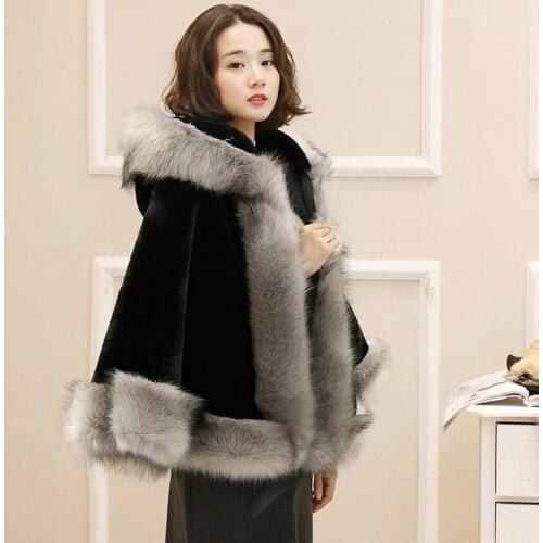 Autumn Winter Female Faux Fox Fur Cloak Coat Imitation Fur Ponchos Bomber Batwing Sleeve Shawl Fur Hooded Capes Jacket Cardigan
