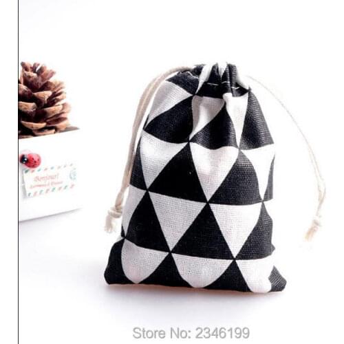 50pcs 9x12cm 14x16cm 19x24cm Cotton Gift Bags With Triangle Printing Candy Pen Toys Pockets Drawstring Pouches Packaging Bags