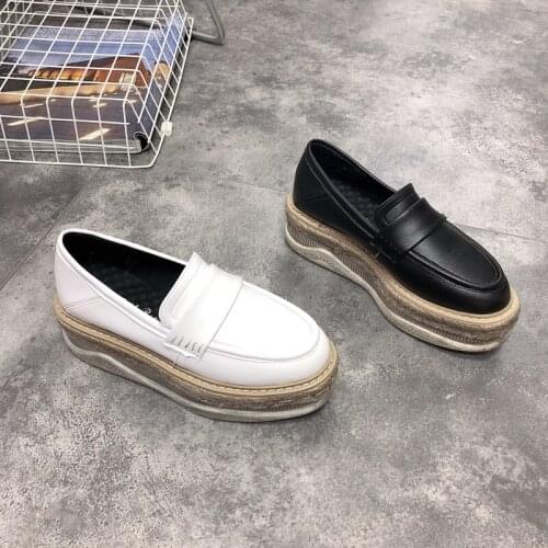 2021 spring and autumn new female British style simple atmosphere distressed shoes thick-soled single shoes casual fashion