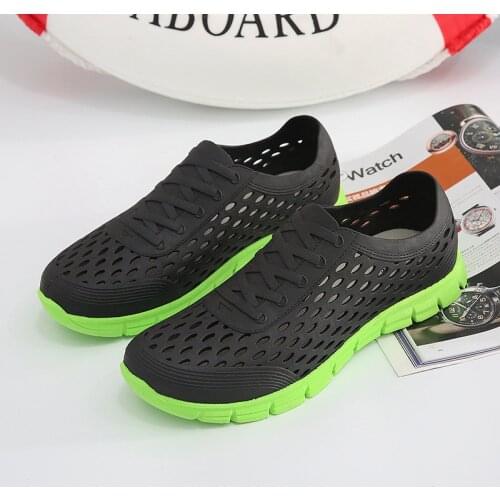 Hot Sale Unisex Summer Fashion Hollow Mens Casual Shoes Comfortable EVA Outdoor Men Shoes Couple Ultralight Beach Flat Shoes