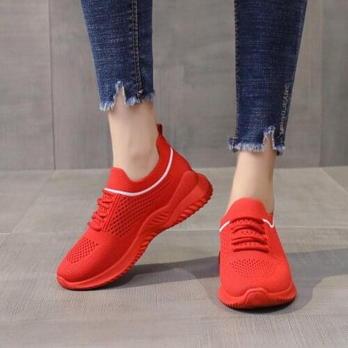 Baideng Summer 2020 Woman Athletic Sneakers Breathable Soft Sole Jogging Running Shoes Red Pink Girl Sports Shoes Light Walking