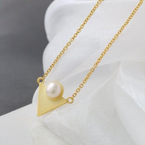 Handmade Creative 18K Gold Plated Pendant Inlaid Natural Freshwater Pearl Simple Fashion Triangle 925 Sterling Silver Necklace