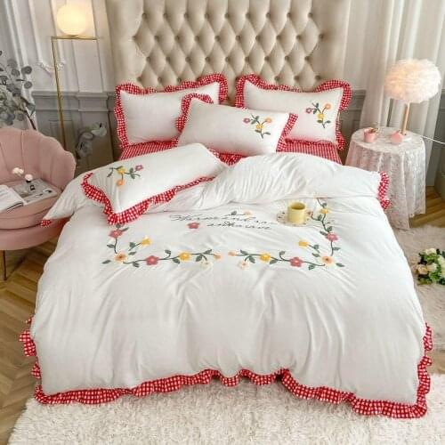 4Pcs Whole baby velvet Towel embroidery Princess style bedding sets queen king size duvet cover set Sheet set pillowcase