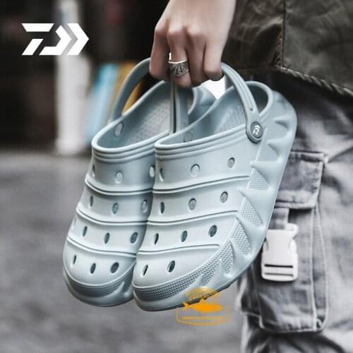 2021 Daiwa Mens Outdoor Slippers Fishing Shoes Large Personality EVA Integrated Flip-flops Non-slip Summer Mens Buns Sandal