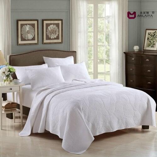 High-quality three-piece white embroidered palm leaf leaves embroidered washing QUILT