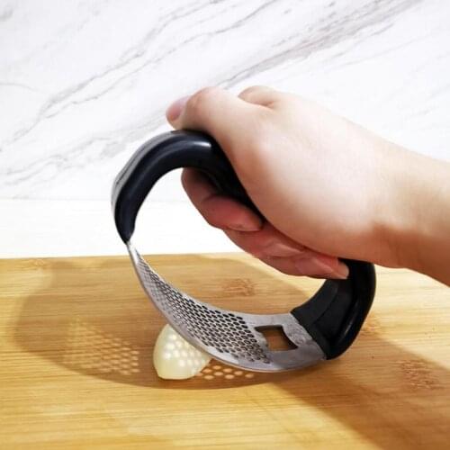 Stainless Steel Garlic Press Chopper Grinding Multi-function Beer Bottle Opener Garlic Press Vegetable Tools Kitchen Gadgets