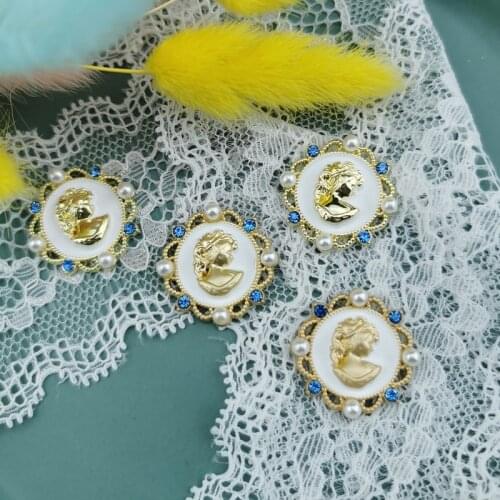 ApeUr 10pcs High Quality Enamel Charms Round Shaped Queen Head Metel Pendants Fit DIY Jewelry Accessory Bracelet Hair Findings