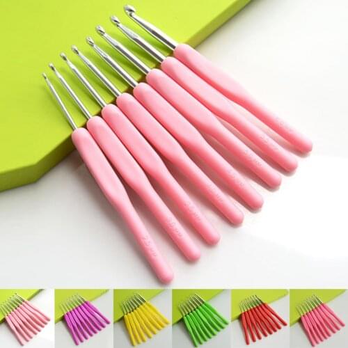 Set of 8 Knitting Crochet Tool Set with Soft Handle Aluminum Hook Colorful DIY Manual Crochet Multifunctional Knitting Tool Set