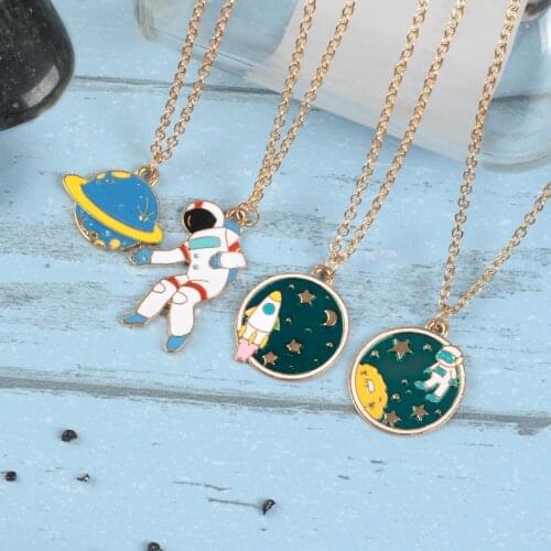 Space enamel alloy phantasy Pendant Starry sky Beautiful Planet astronaut Necklace Adventure Jewelry achieve you aerospace dream