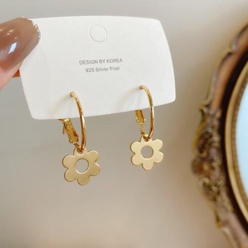 2020 New Gold Color Cute Flower Drop Hoop Earrings for Women Girls Fashion Sweet Piercing Earring Christmas Jewelry Gift C279