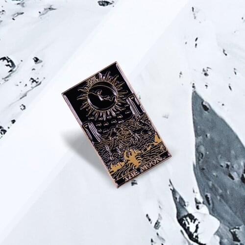 The Moon Tarot Enamel Pin Brooch Witch Divination Badge Fan Collection Fashion Accessory