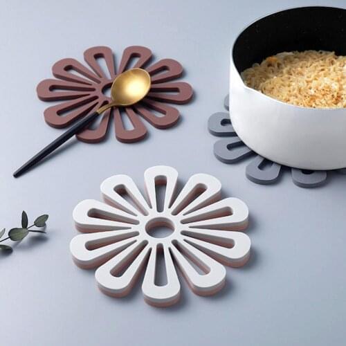 Placemats Hollow out Design Heat-resistant Exquisite Flower Shape Bowl Mats for Tabletop
