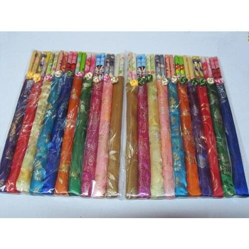 Unique Handmade Wooden Disposable Wedding Favor Chopsticks Set with Chinese knot Silk Pouch Crafts Tableware 1pack / lot