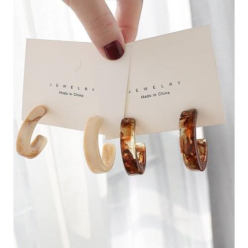 2021 new trend temperament simple retro acetic earrings beige geometric palace C shape earrings design sense